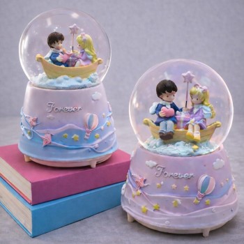Forever Romantik Çift Figürlü Işıklı Otomatik Büyük Boy Kar Küresi Forever Romantik Çift Figürlü Işıklı Otomatik Büyük Boy Kar Küresi