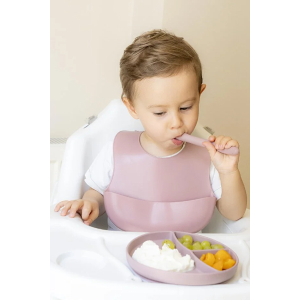 Pembe 3’lü Silikon Yemek Seti – Önlük + Diş Kaşıyıcılı Kaşık + Vakumlu Tabak Pembe 3’lü Silikon Yemek Seti – Önlük + Diş Kaşıyıcılı Kaşık + Vakumlu Tabak